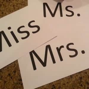 perbedaan-dan-penggunaan-Ms-Miss-dan-Mrs