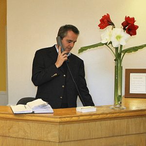 Reservasi-via-telepon